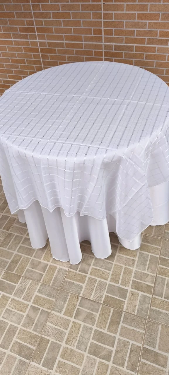 Toalha de mesa branca jacquard para aluguel em Taquara